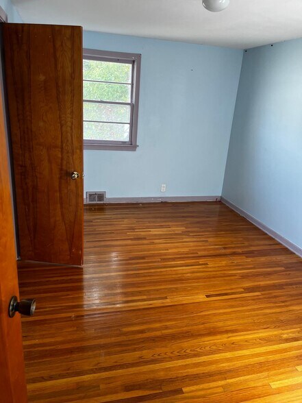 Building Photo - 552 Englewood Ave