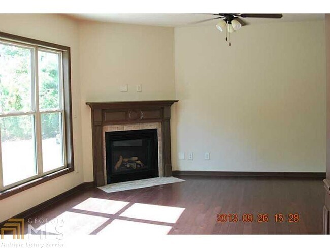 Building Photo - 6260 Crested Moss Dr