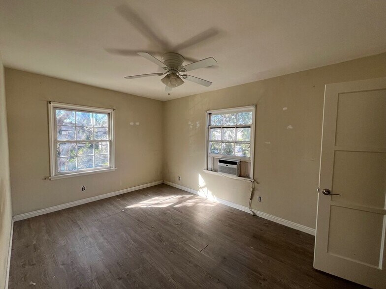 Building Photo - 126 N Maple St