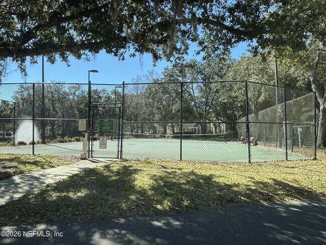 Building Photo - 13703 Richmond Park Dr N