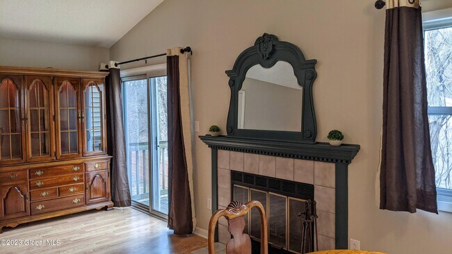 Building Photo - 1006 Greenwich Dr