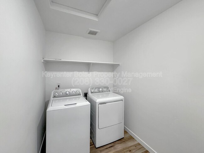 Building Photo - 4119 W Perspective St