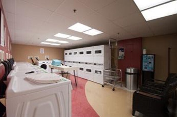 Building Photo - 1600 Beacon St