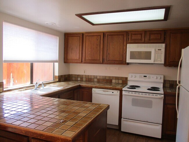 Building Photo - 1046 Opal St
