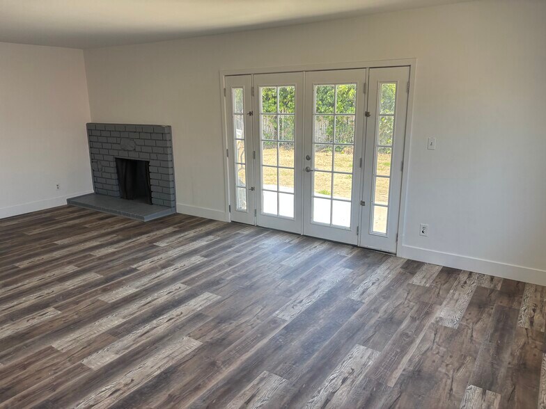 Building Photo - 12349 Glamis St