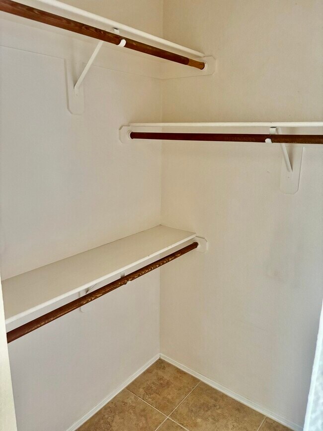 Building Photo - Charming house with 3 beds and 2 bath is n...