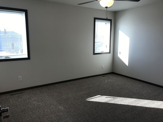 Building Photo - 3 Bed 2 Bath Twin Home