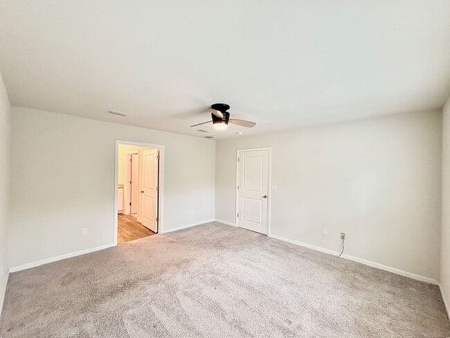 Building Photo - 462 Whispering Creek Ave