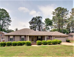 Building Photo - 697 Crestview Dr