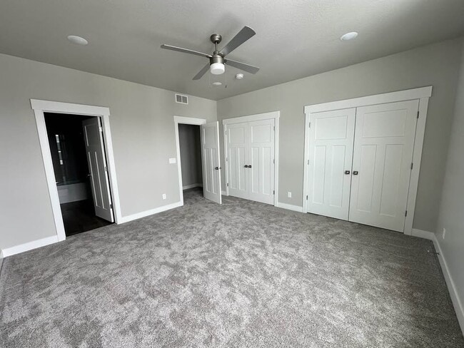 Building Photo - 1069 S 2560 E