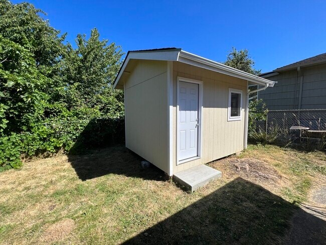 Building Photo - 2312 20th Ave S