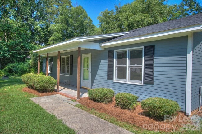 Building Photo - 1015 Sharon Dr