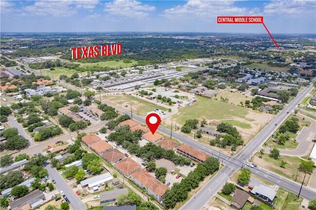 Building Photo - 604 Buena Vista Dr