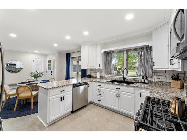 Building Photo - 1424 Vista Ln SW