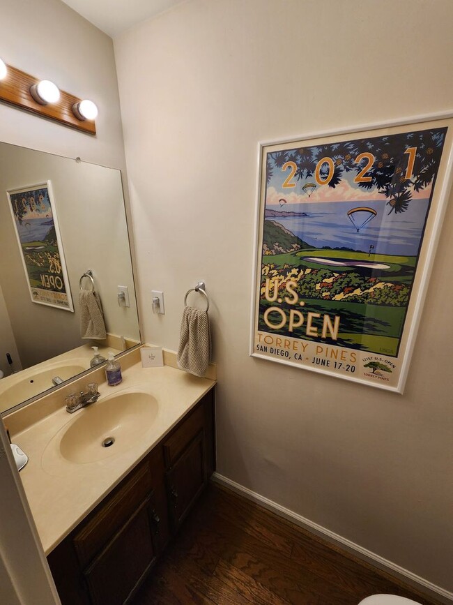 Building Photo - Charming 3 bed 2 and a half bath near VB O...