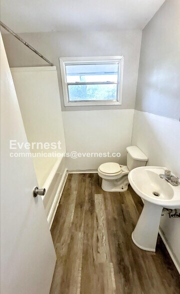 Building Photo - 2724 Lee Ave SW