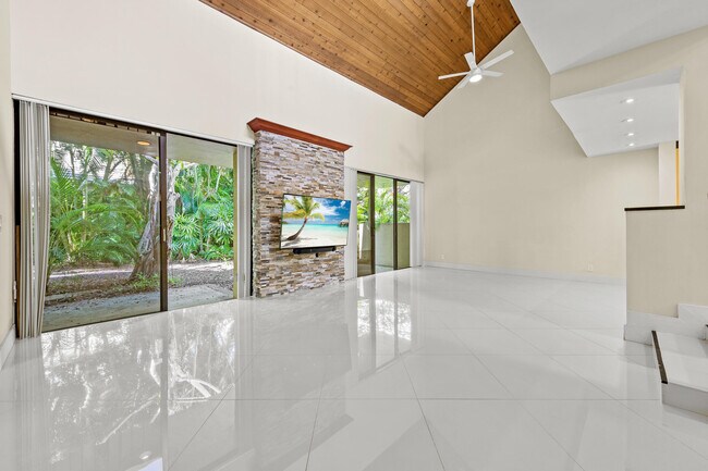 Building Photo - 790 St Albans Dr