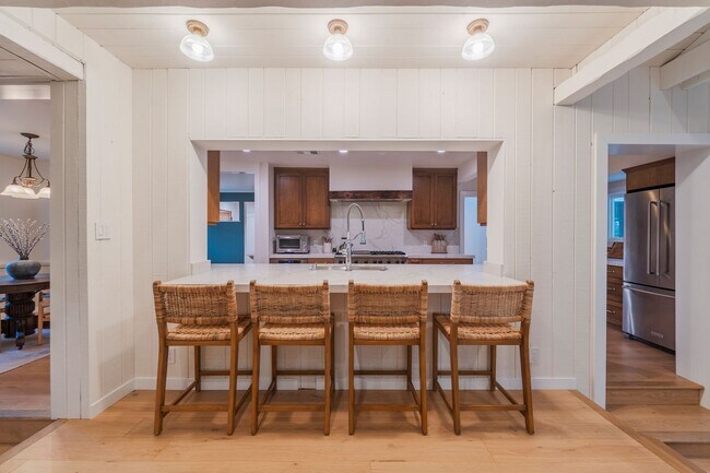 Building Photo - Beautiful Tarzana Rental!