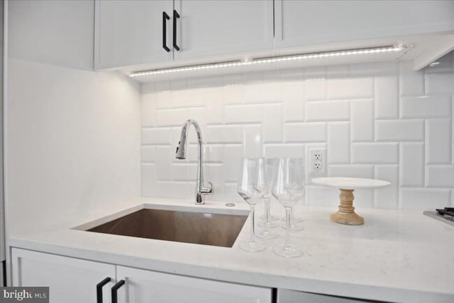 Building Photo - 923 V St NW