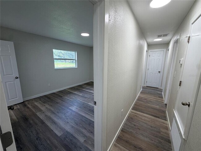 Building Photo - 301 Lesesne St