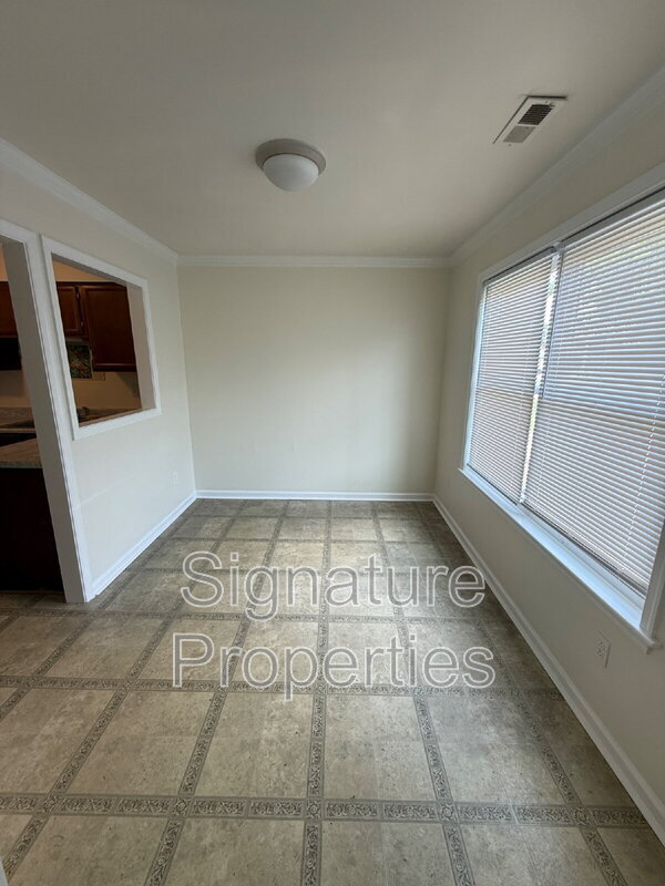 Building Photo - 913 Ewell Rd