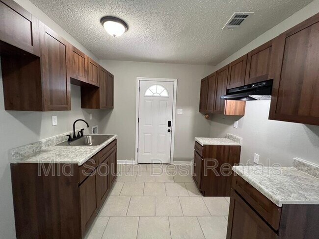 Building Photo - 1785 Tampa Cove