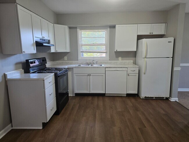 Building Photo - 1728 Shenandoah Dr