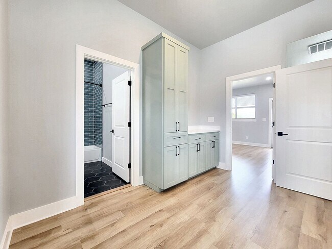 Building Photo - Sophisticated 3/BR 2.5/BS Home in Point Ve...