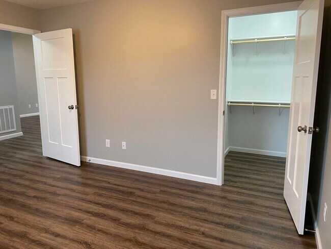 Building Photo - 1921 Grandioso Dr