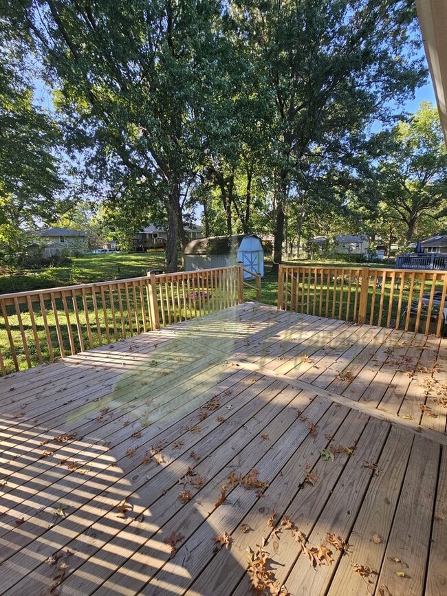 Building Photo - BEAUTIFUL UPDATES!!