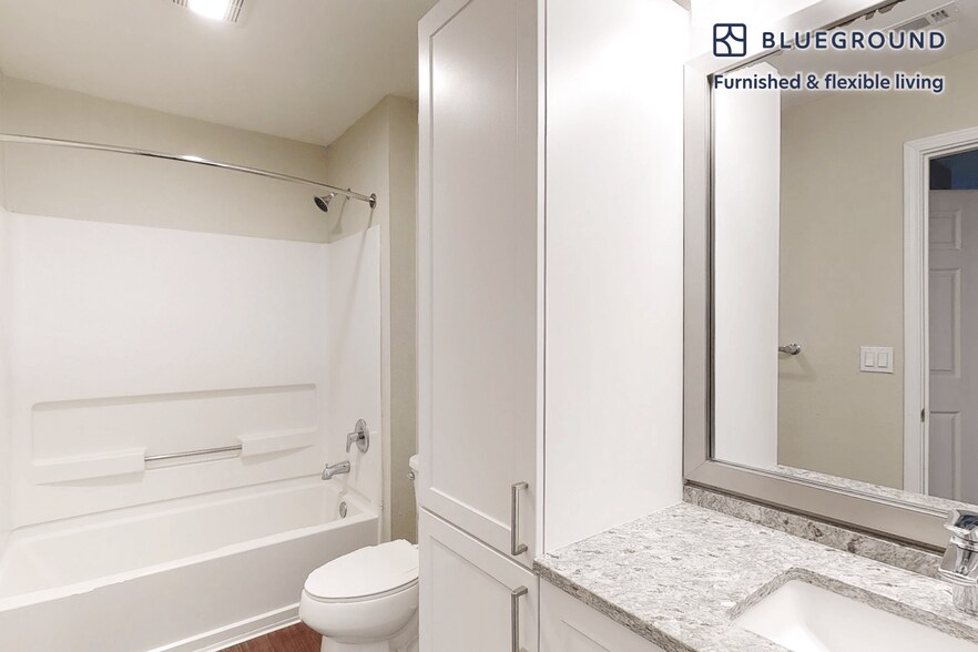 Building Photo - 100 Court N Dr