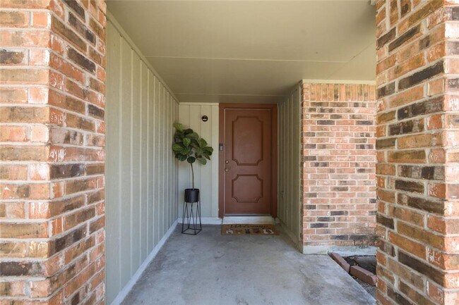 Building Photo - 13319 Water Oak Ln