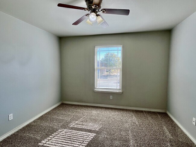 Building Photo - 3450 Itasca St