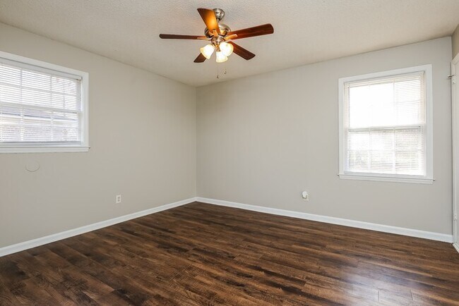 Building Photo - 111 Cornell Dr