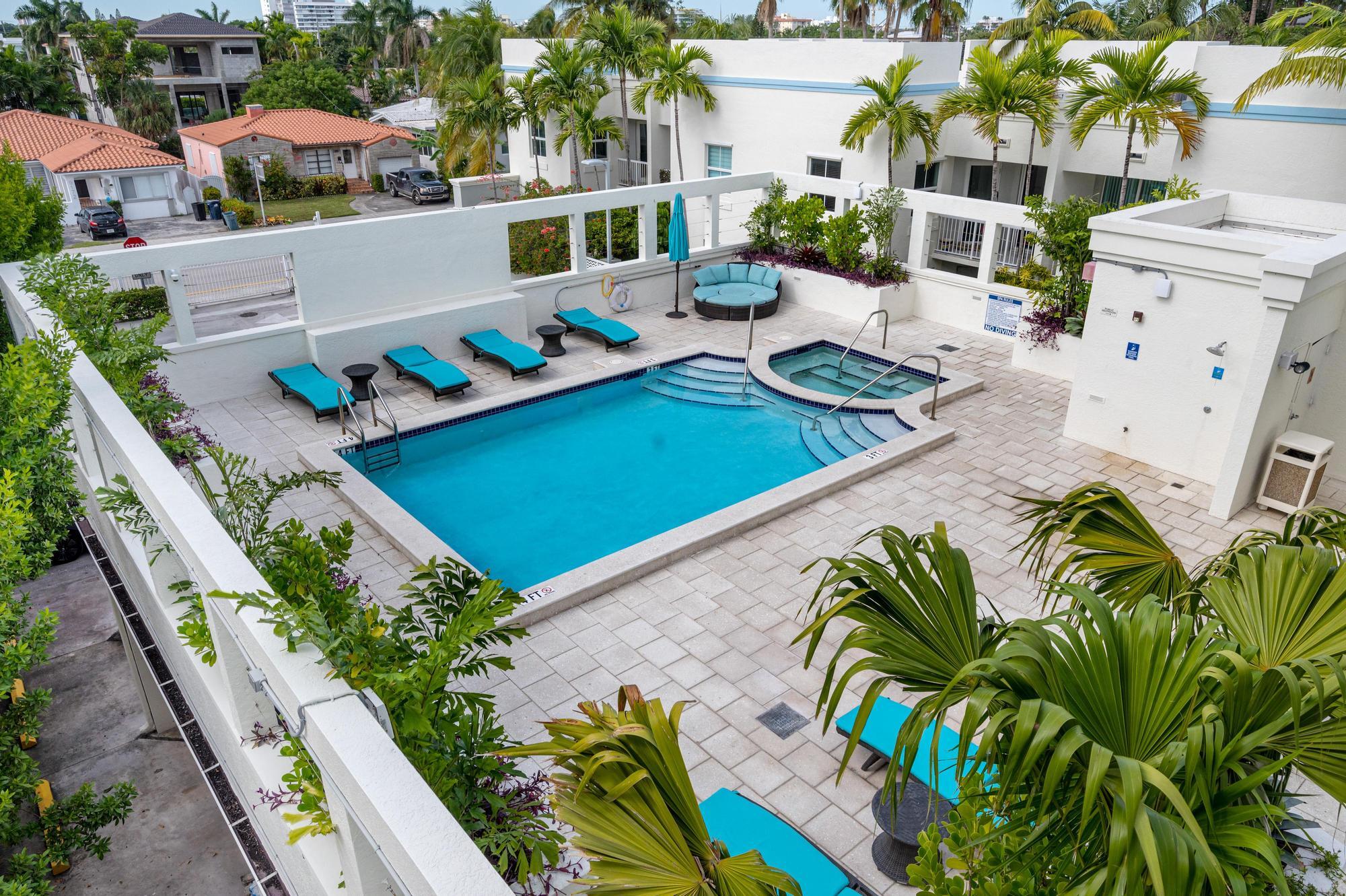 Building Photo - 9172 Collins Ave