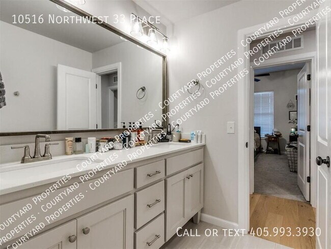 Building Photo - 10516 NW 33rd Pl