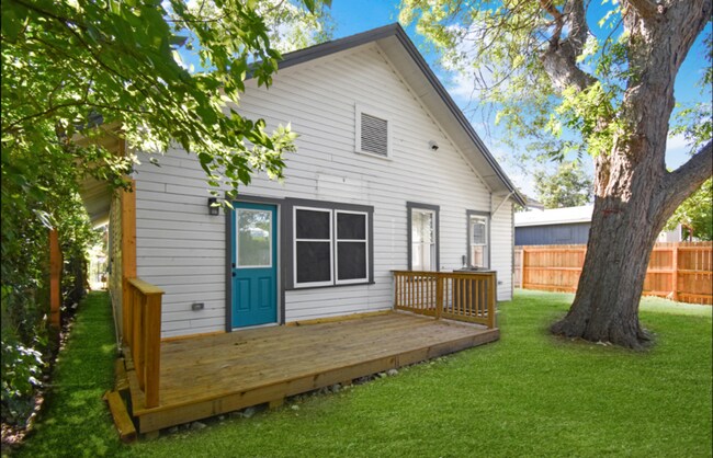 Building Photo - 823 N Palmetto Ave