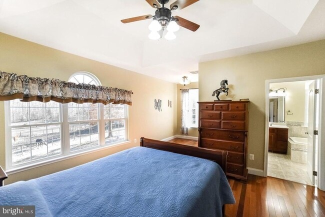 Building Photo - 24900 Fox Run Ln