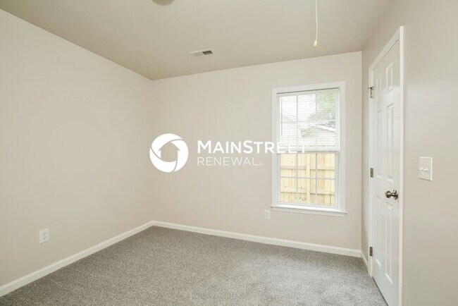 Building Photo - 3 Bedroom Pet-Friendly Home in GREENSBORO,...