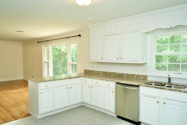 Building Photo - 4419 Dickerson Rd