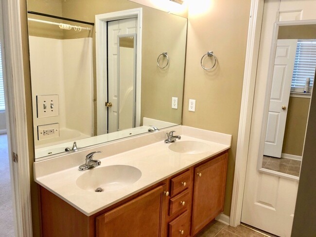 Building Photo - 3 Bedroom 2 Bath House in Quail Hill - Goo...