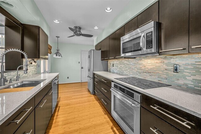 Building Photo - 1387 Hill Dr
