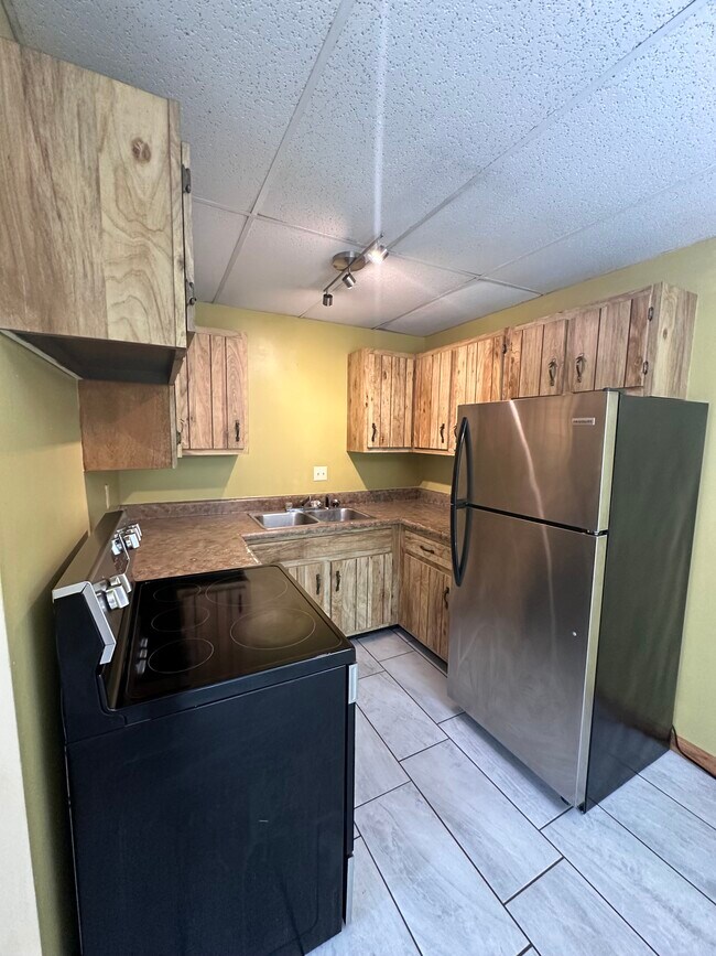 Building Photo - 2711 Jelinek Ave