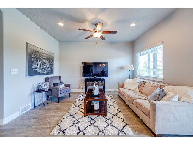 Building Photo - 718 S 1840 W