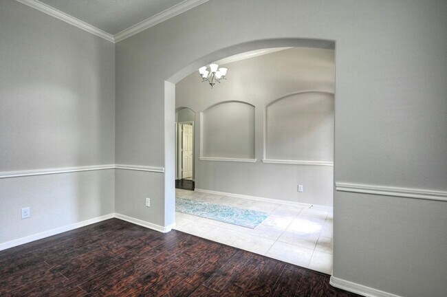 Building Photo - 7810 Oak Moss Dr