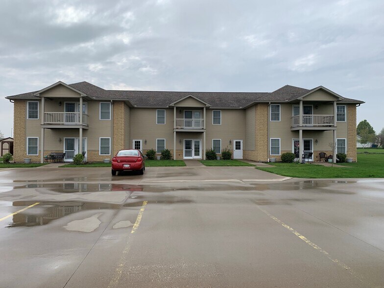 outside - 575 N Cartwright St
