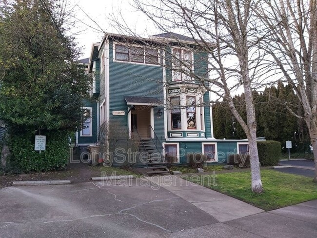 Building Photo - 218 NW 21st St