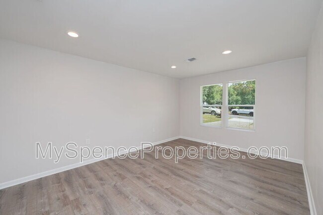 Building Photo - 126 Camellia Pl
