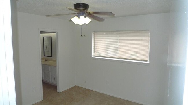 Building Photo - 11311 Verlaine Dr