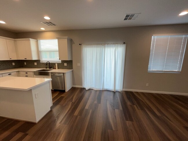 Building Photo - 2122 Bethesda Fountain Rd